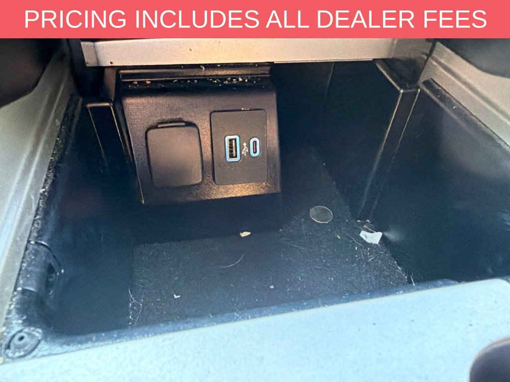 Used 2022 Ford Explorer XLT w/ Equipment Group 202A RWD image 26