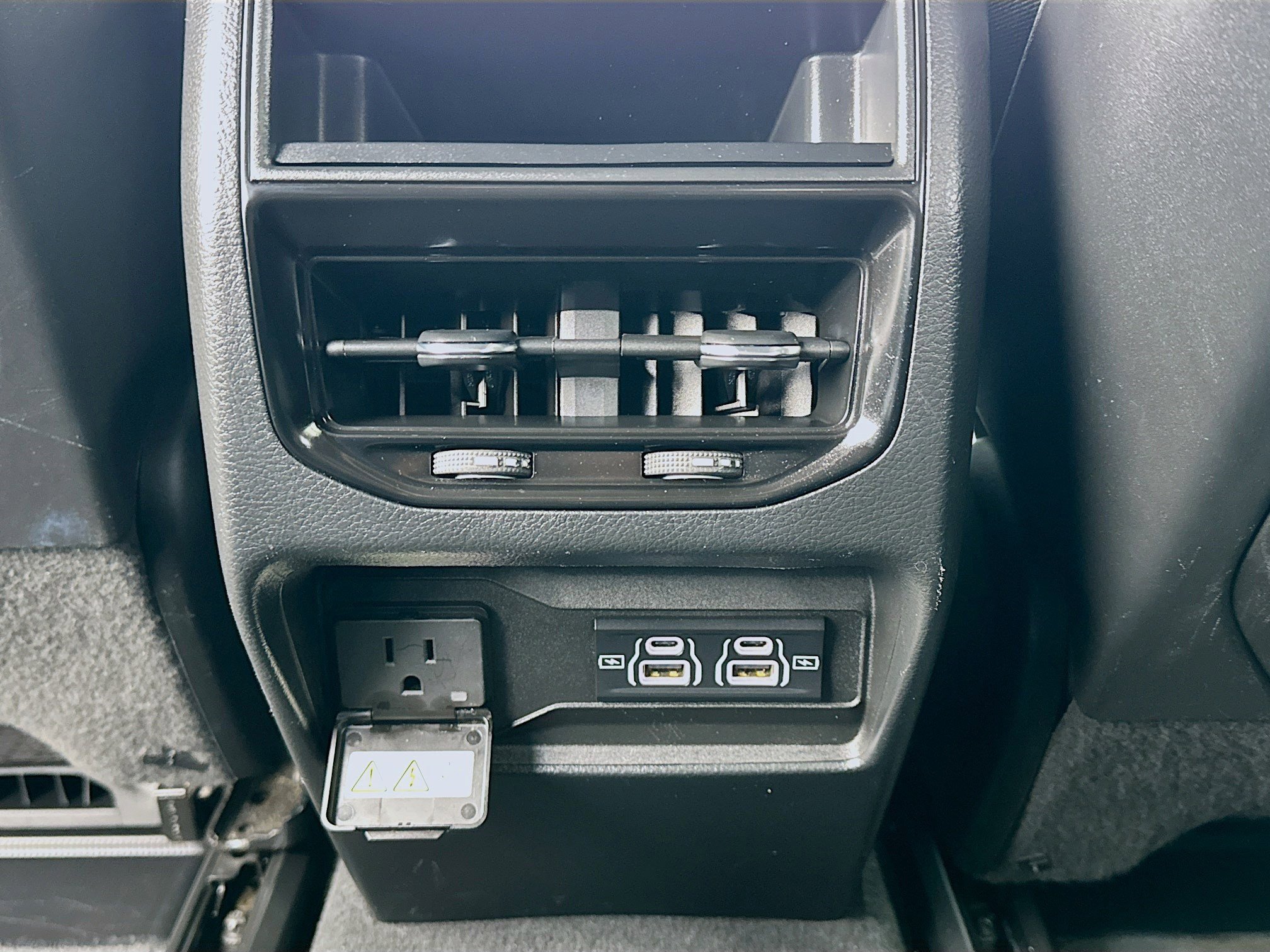 Used 2023 Jeep Grand Cherokee Altitude image 16