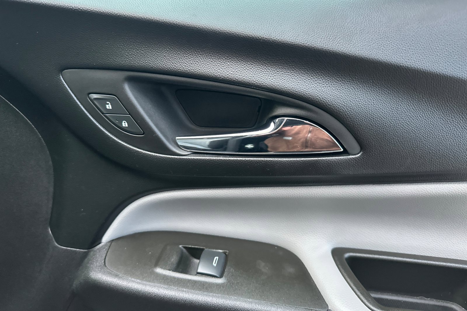 Used 2024 Chevrolet Equinox LS w/ LS Convenience Package image 22