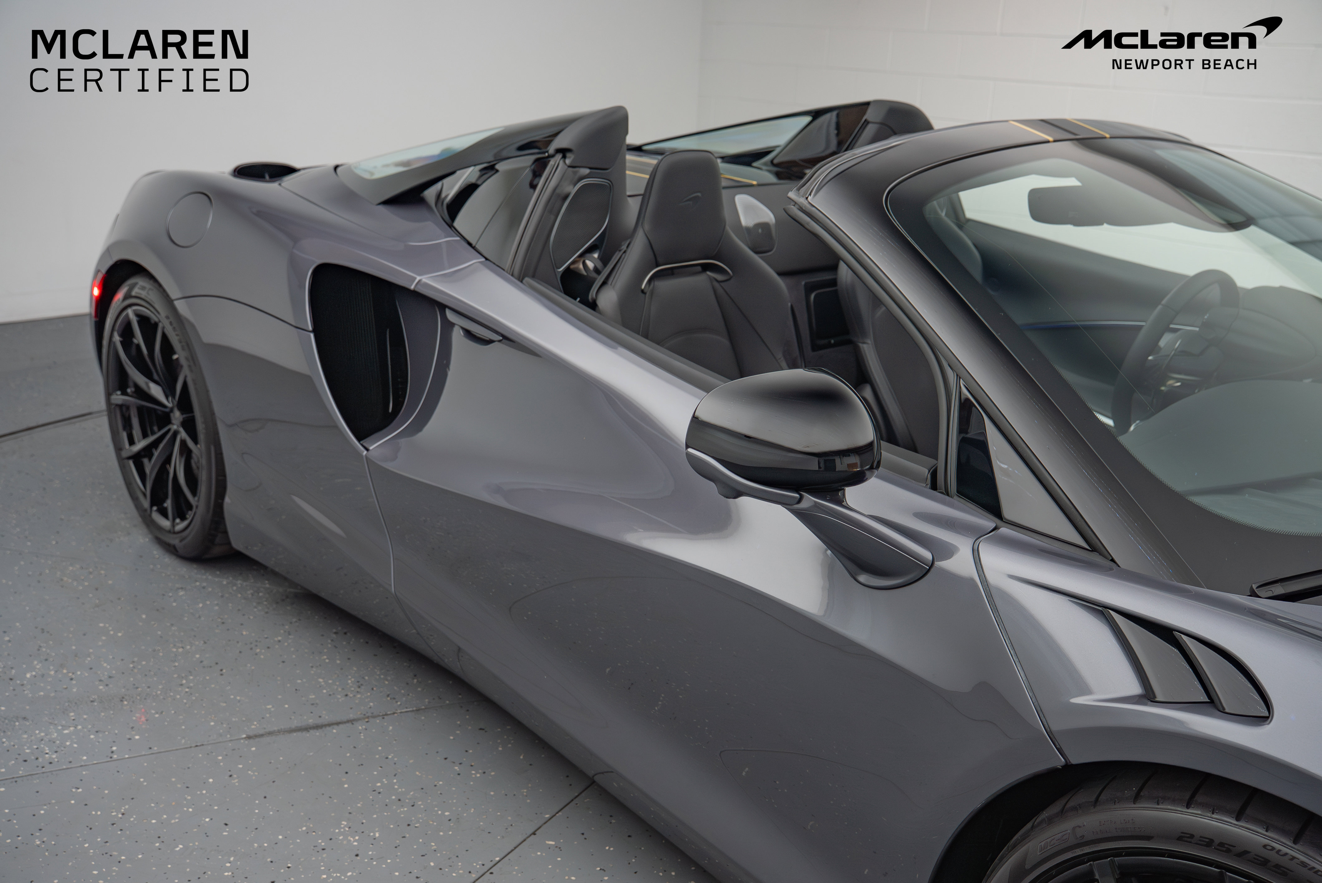 Used 2025 McLaren Artura Spider image 5