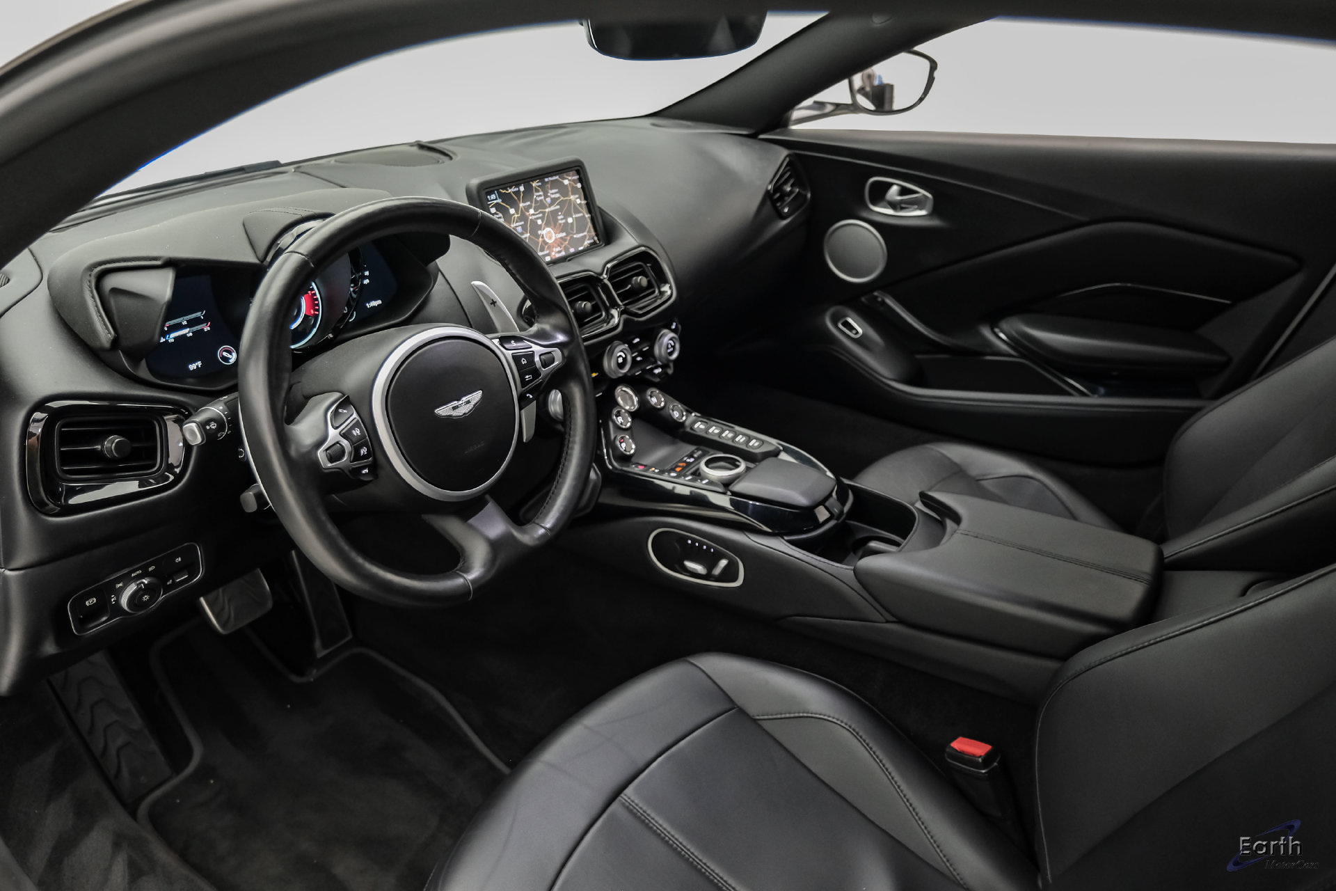 Used 2022 Aston Martin V8 Vantage Coupe RWD image 2