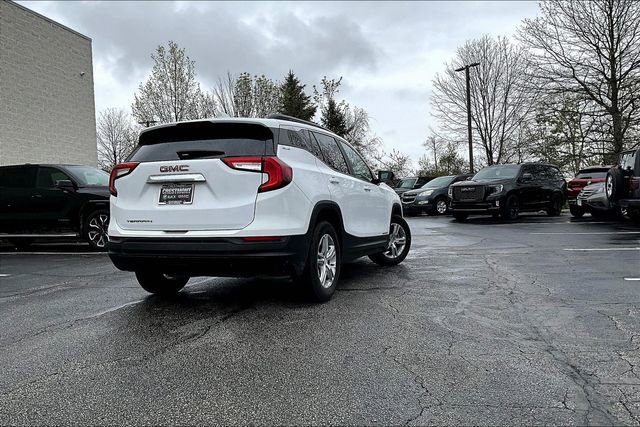Used 2023 GMC Terrain SLE w/ Driver Convenience Package FWD image 4