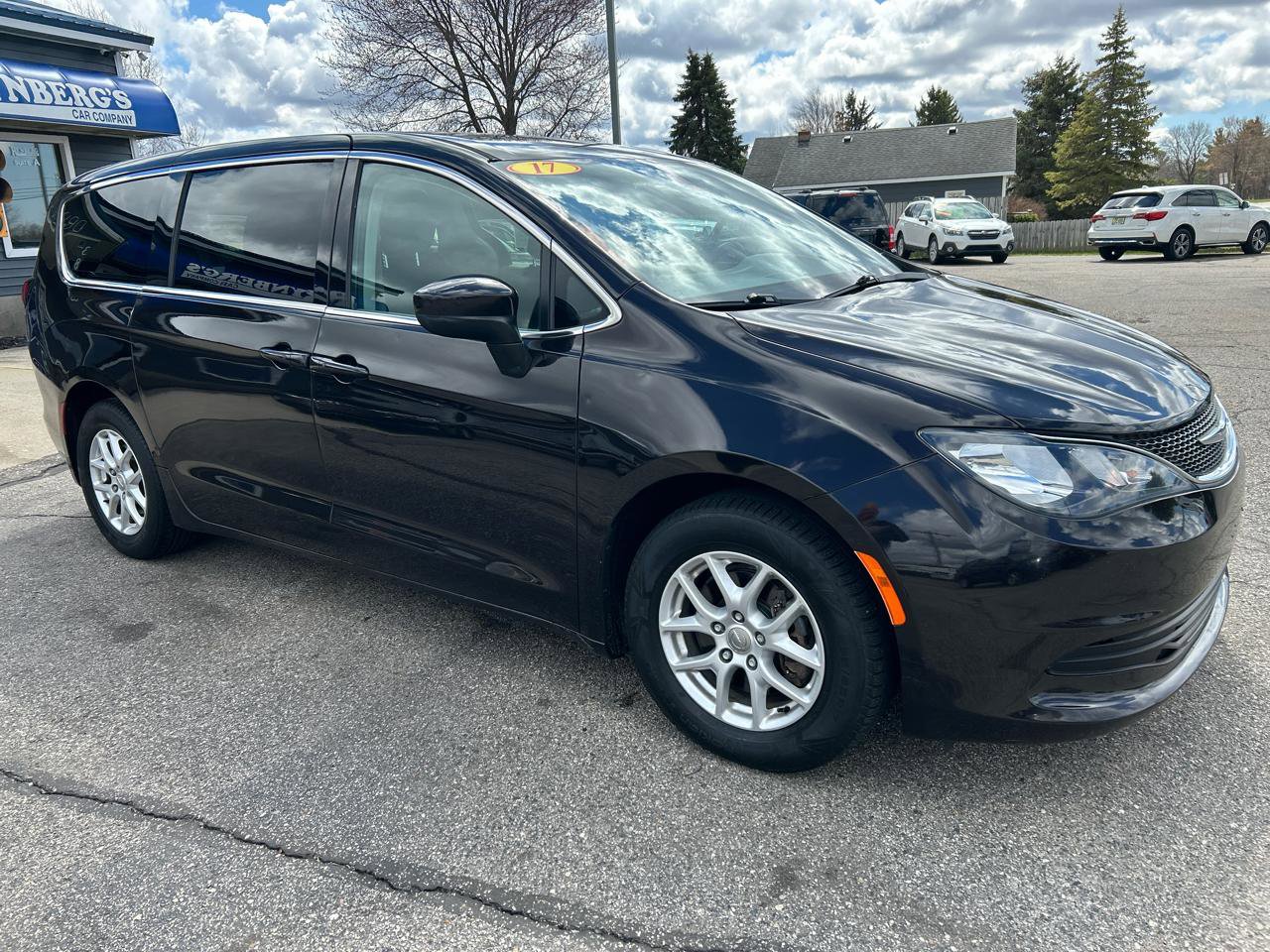 Used 2017 Chrysler Pacifica Touring FWD image 5