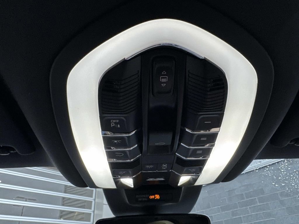 Used 2023 Porsche Macan S w/ Sport Chrono Package image 21