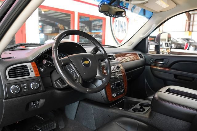 Used 2011 Chevrolet Silverado 2500 LTZ w/ LTZ Plus Package AWD/4WD image 5