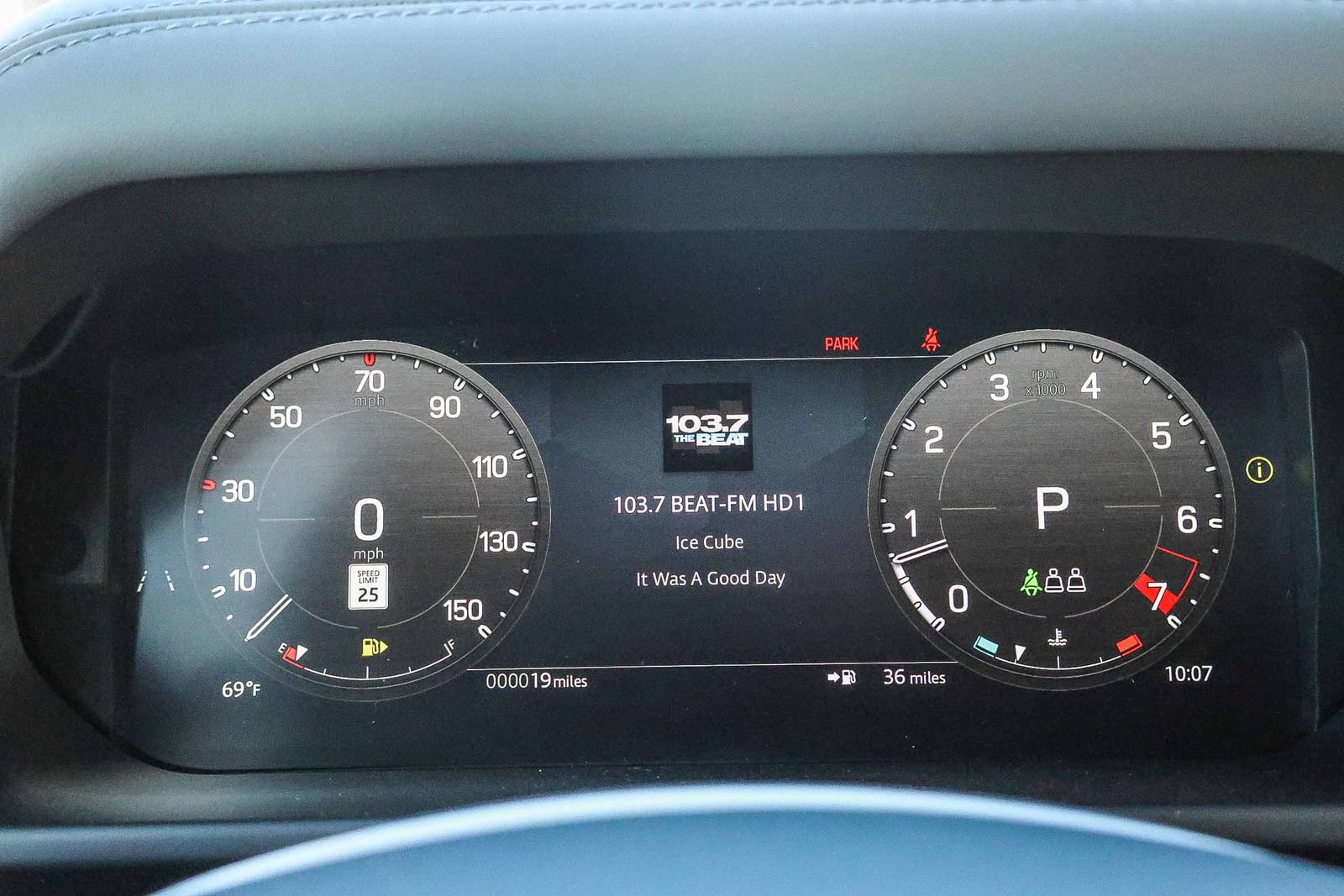 Certified 2026 Land Rover Defender 110 S AWD/4WD image 33
