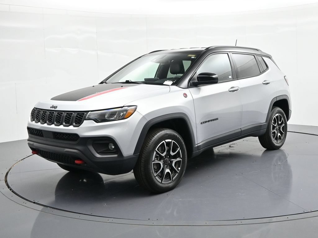 Used 2025 Jeep Compass Trailhawk AWD/4WD image 1