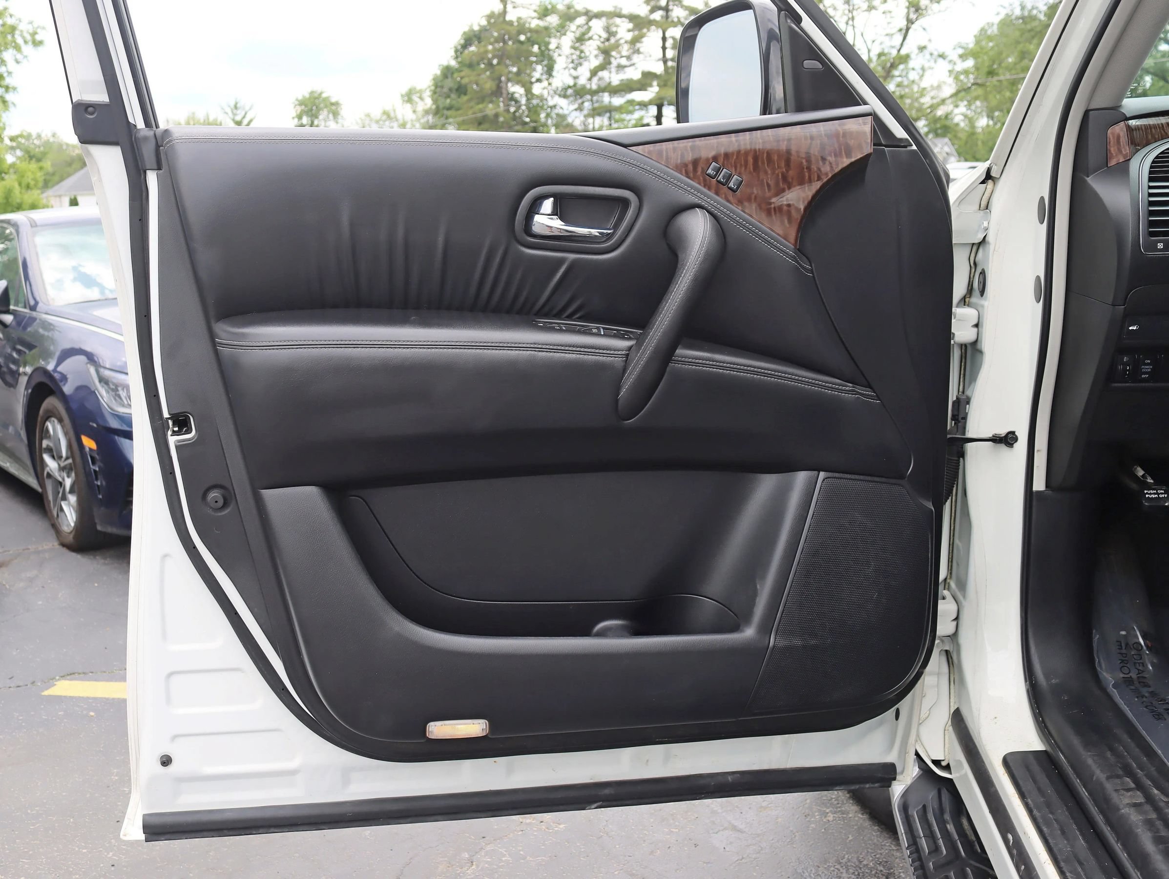 Used 2017 Nissan Armada Platinum AWD/4WD image 36