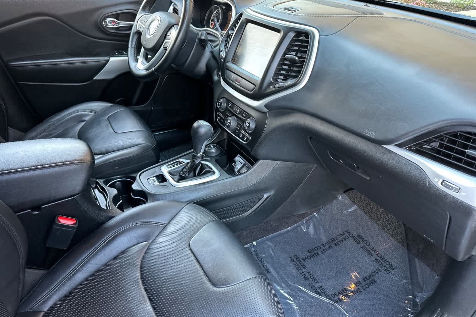 Used 2018 Jeep Cherokee Overland AWD/4WD image 17
