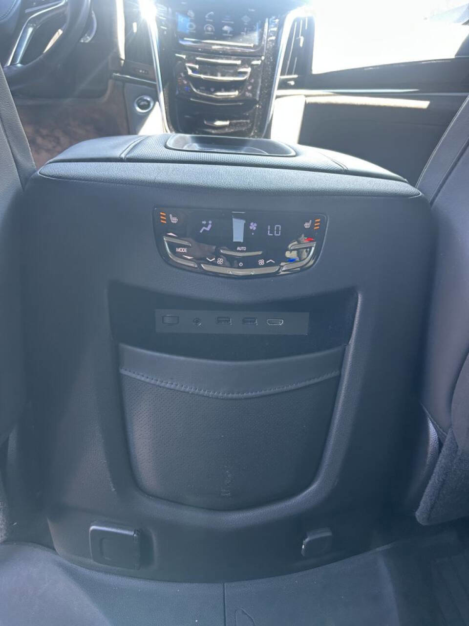 Used 2019 Cadillac Escalade Platinum image 28