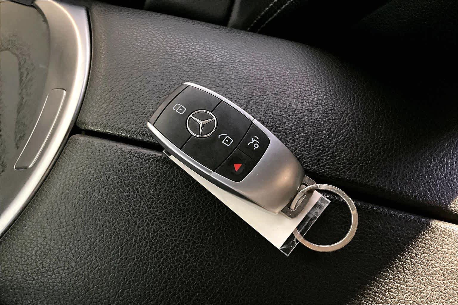 Used 2020 Mercedes-Benz GLC 300 4MATIC image 15