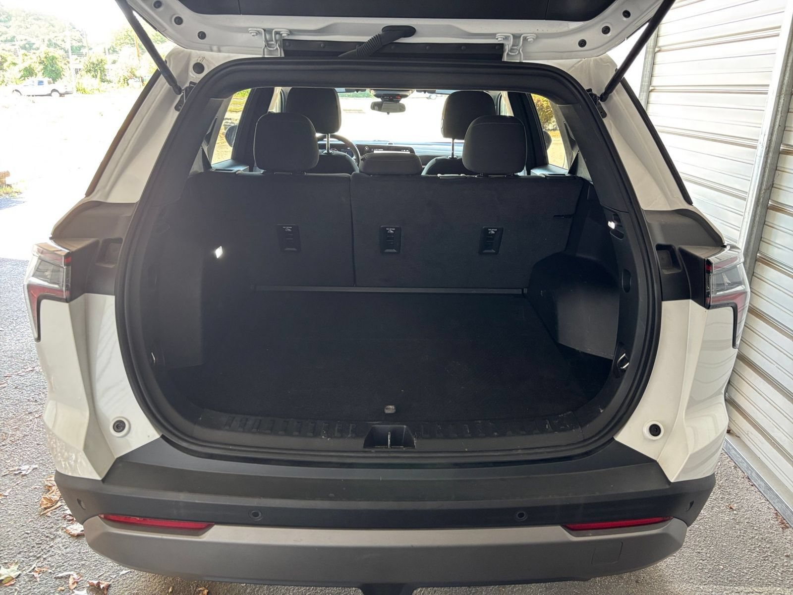 Used 2025 Chevrolet Equinox LT FWD image 30