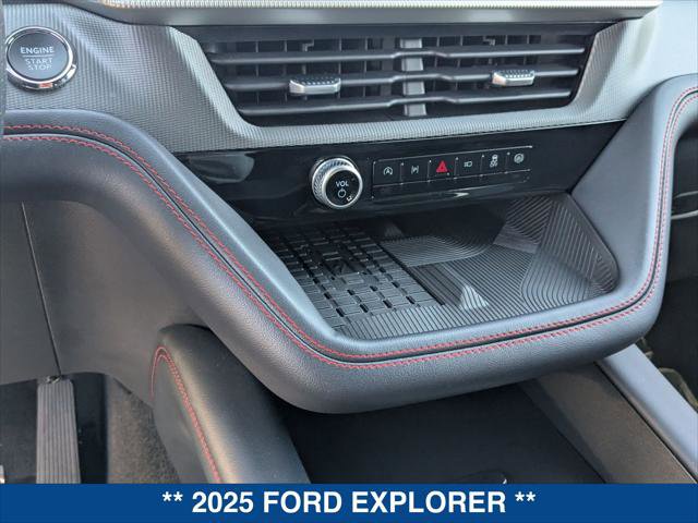 Used 2025 Ford Explorer ST-Line w/ Premium Package image 17