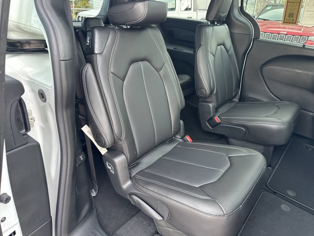 New 2026 Chrysler Pacifica Select AWD/4WD image 52