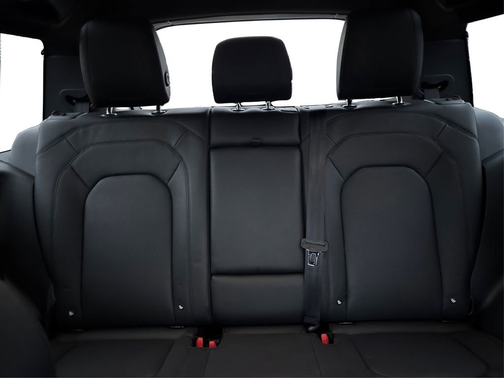 Used 2023 Land Rover Defender 90 S image 16