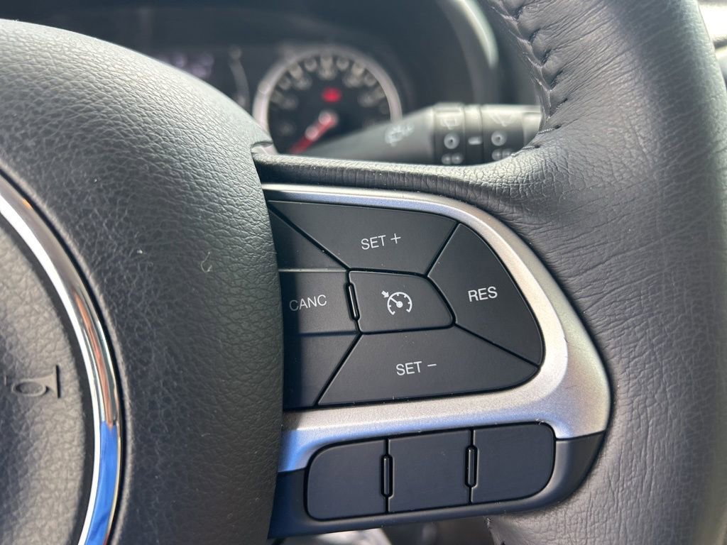 Used 2015 Jeep Renegade Latitude image 42