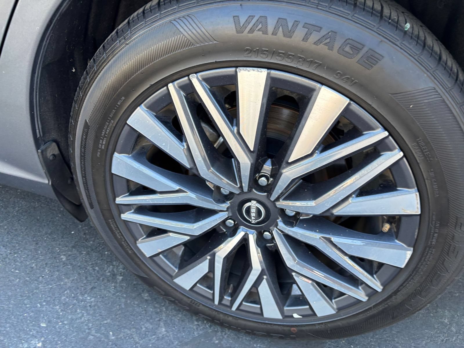 Used 2025 Nissan Altima 2.5 SV FWD image 29