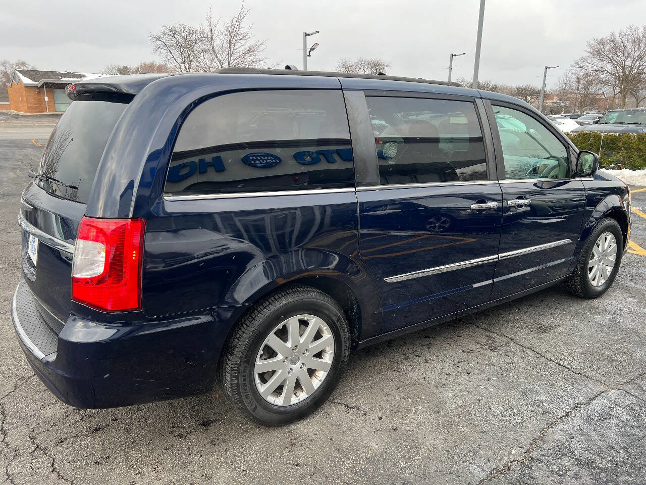Used 2015 Chrysler Town & Country Touring w/ Driver Convenience Group image 13