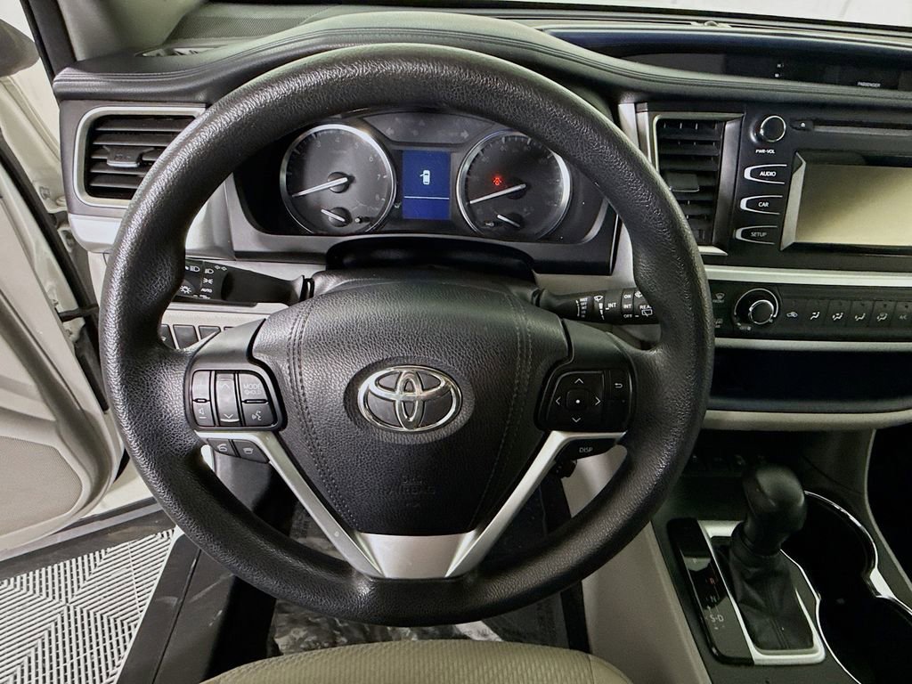 Used 2016 Toyota Highlander LE image 18