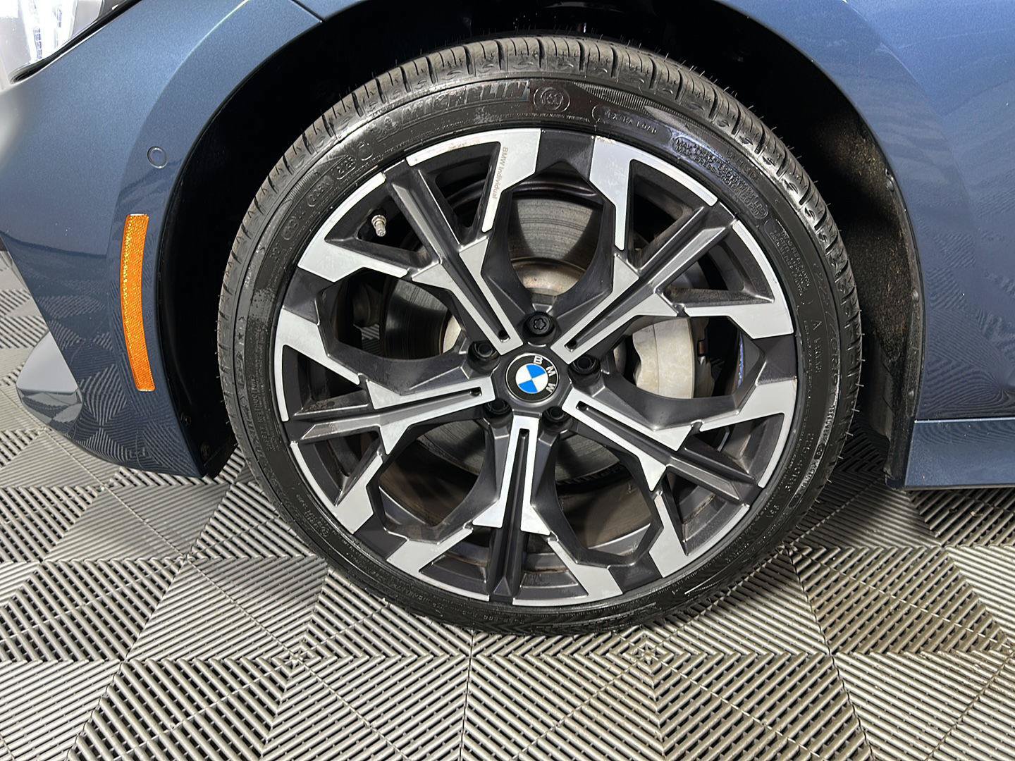 Used 2025 BMW 330i xDrive Sedan w/ Premium Package AWD/4WD image 9