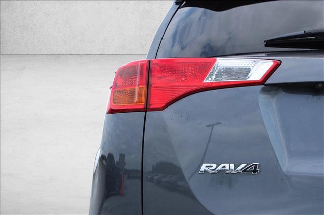 Used 2015 Toyota RAV4 XLE AWD/4WD image 9