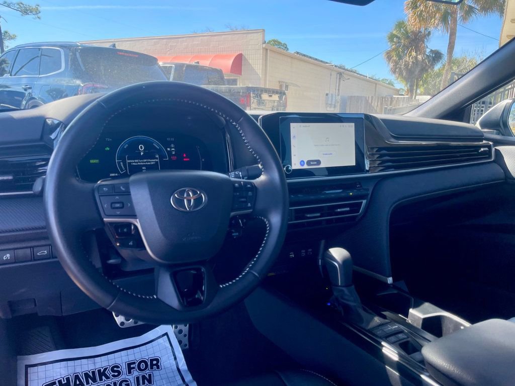 Used 2025 Toyota Camry SE image 12