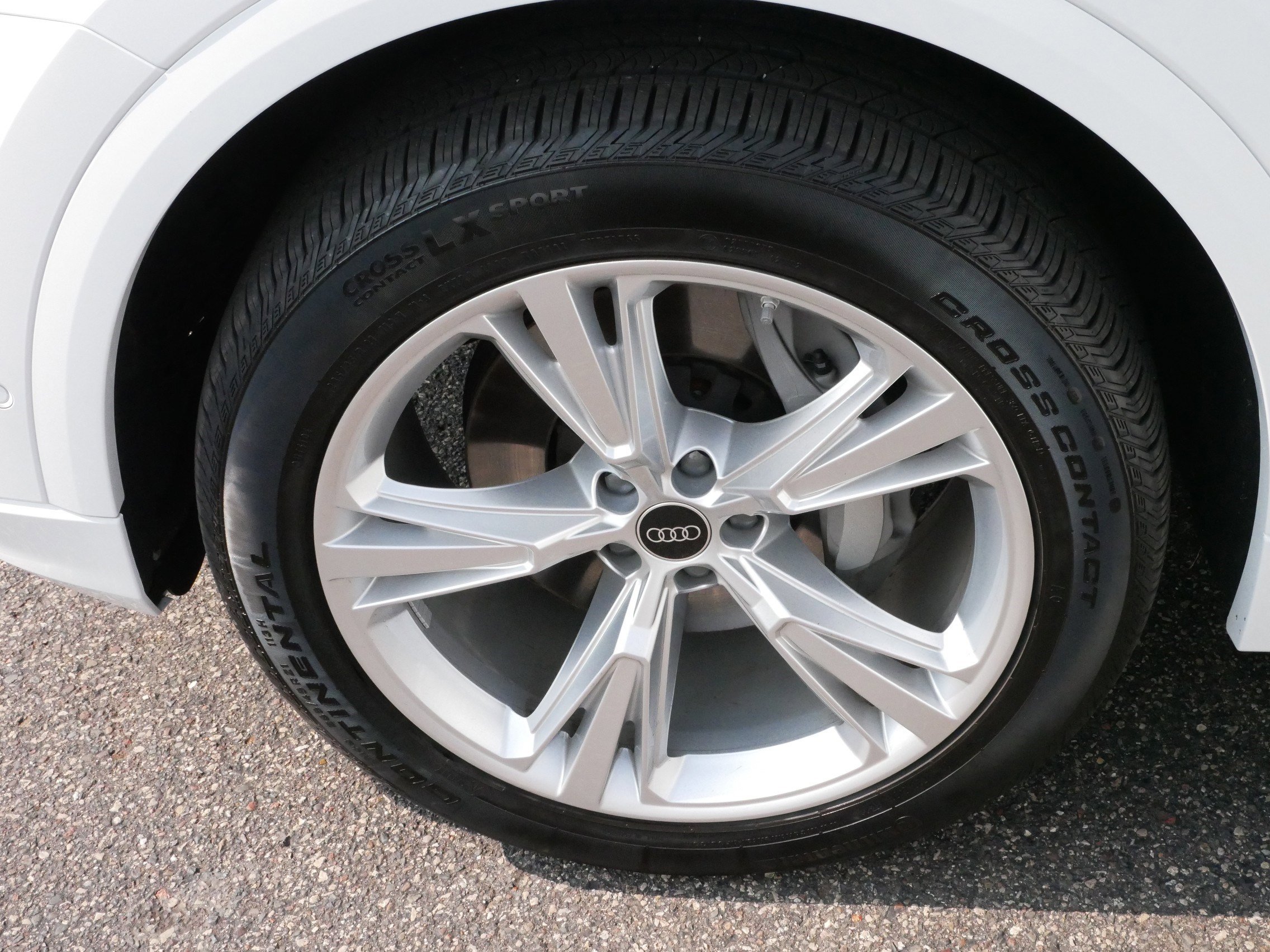 Used 2023 Audi Q8 Premium image 15