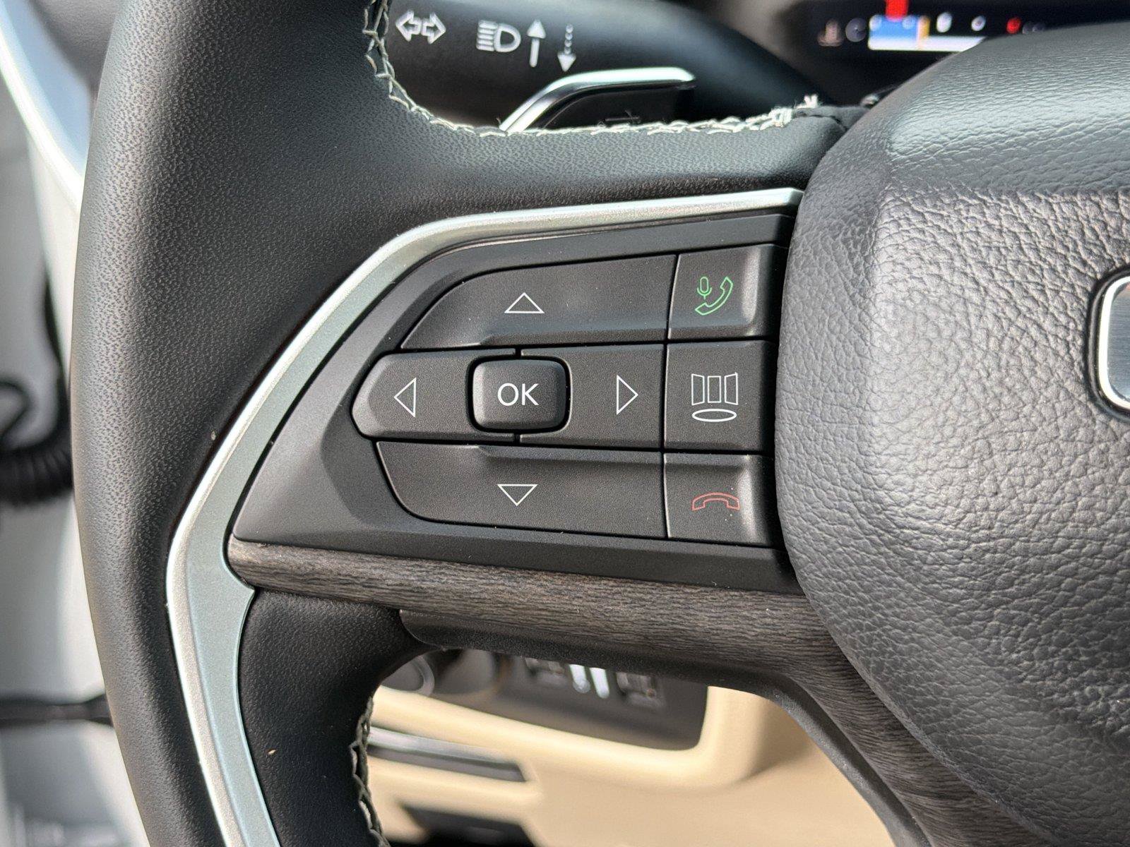 Used 2025 Jeep Grand Cherokee Limited AWD/4WD image 25