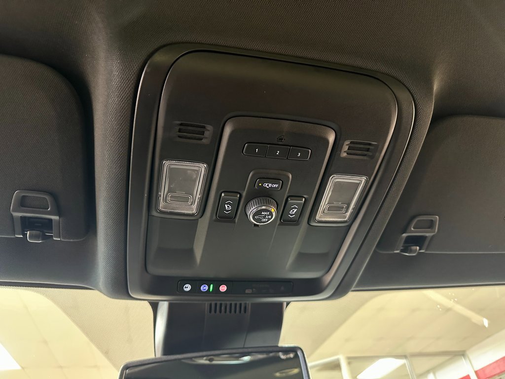 Used 2024 Chevrolet Suburban Premier image 35