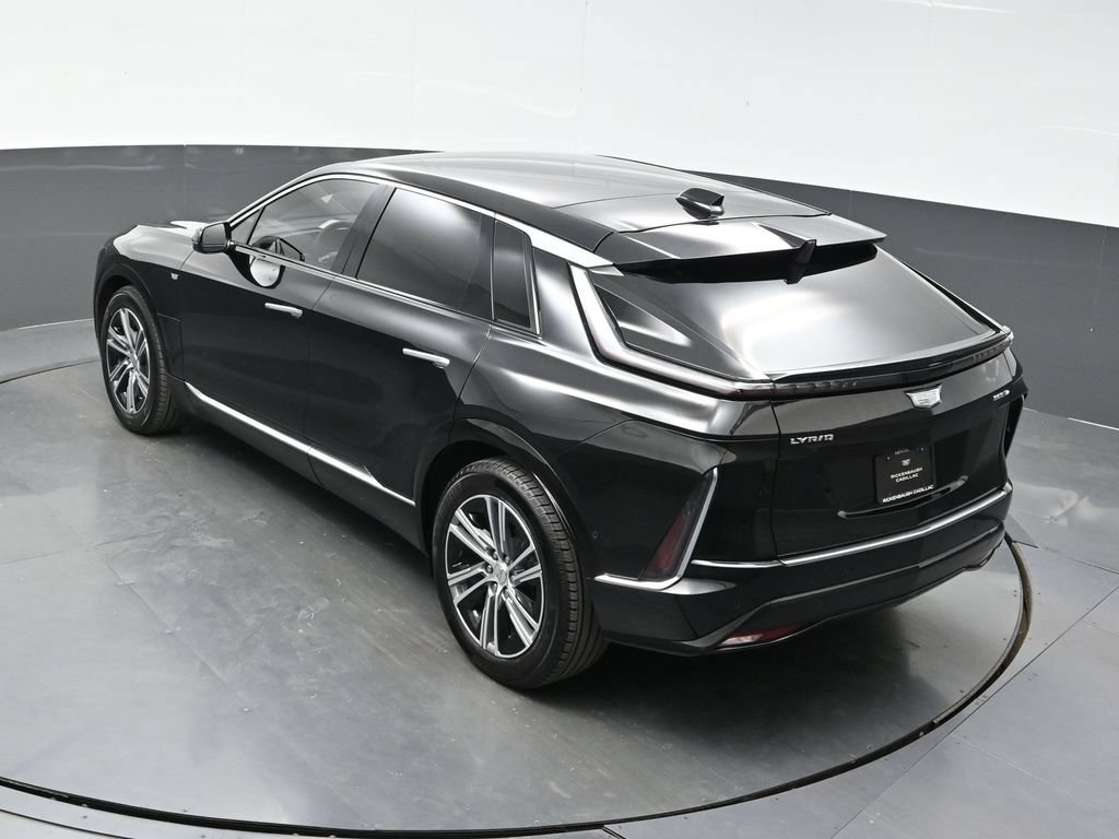 Certified 2024 Cadillac Lyriq Luxury AWD/4WD image 30