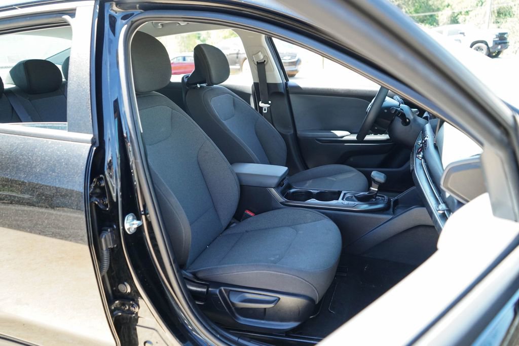 Used 2025 Kia K4 FWD image 33