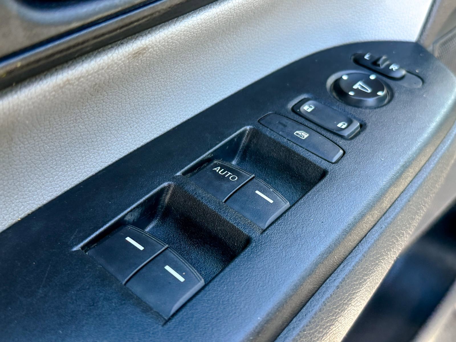 Used 2017 Honda CR-V LX image 18