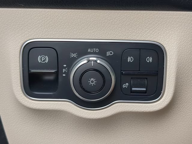 Used 2021 Mercedes-Benz GLB 250 image 31