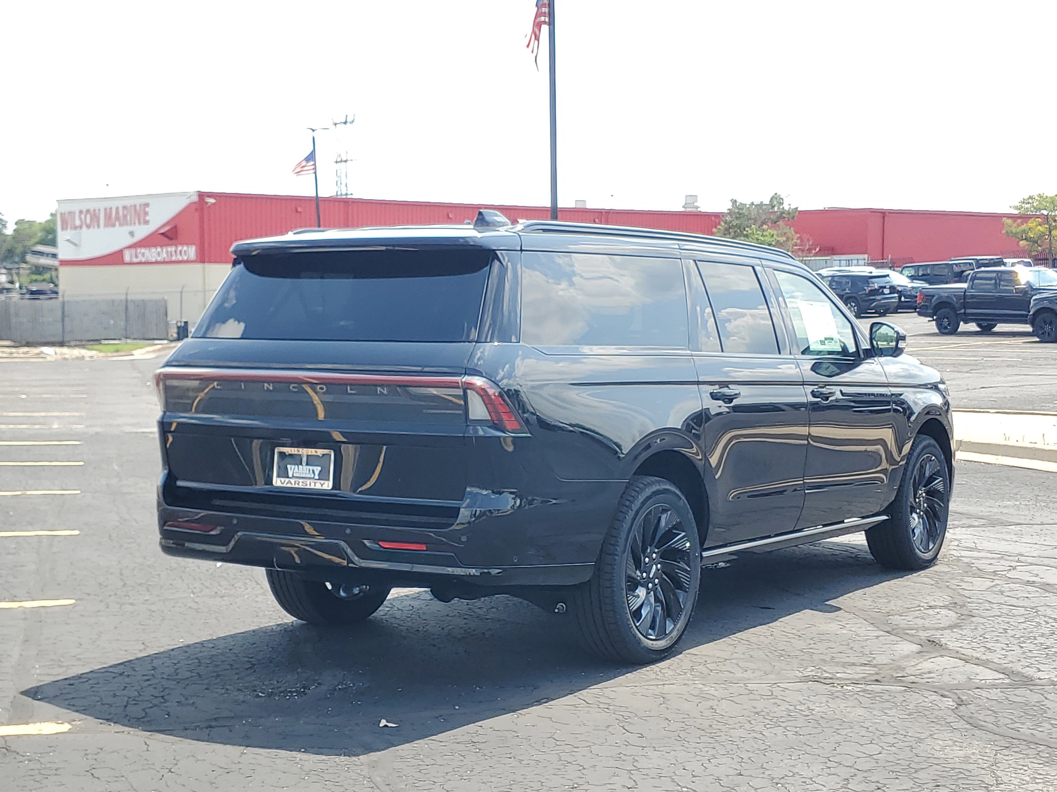 New 2025 Lincoln Navigator L Reserve w/ Jet Appearance Package image 4