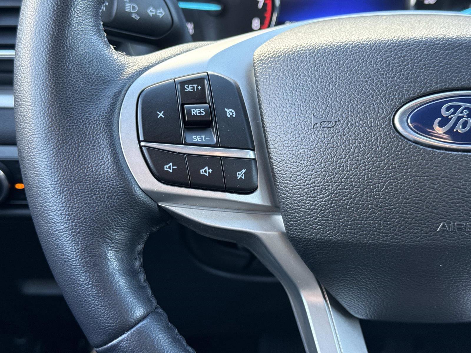 Used 2023 Ford Explorer XLT w/ Equipment Group 202A image 8