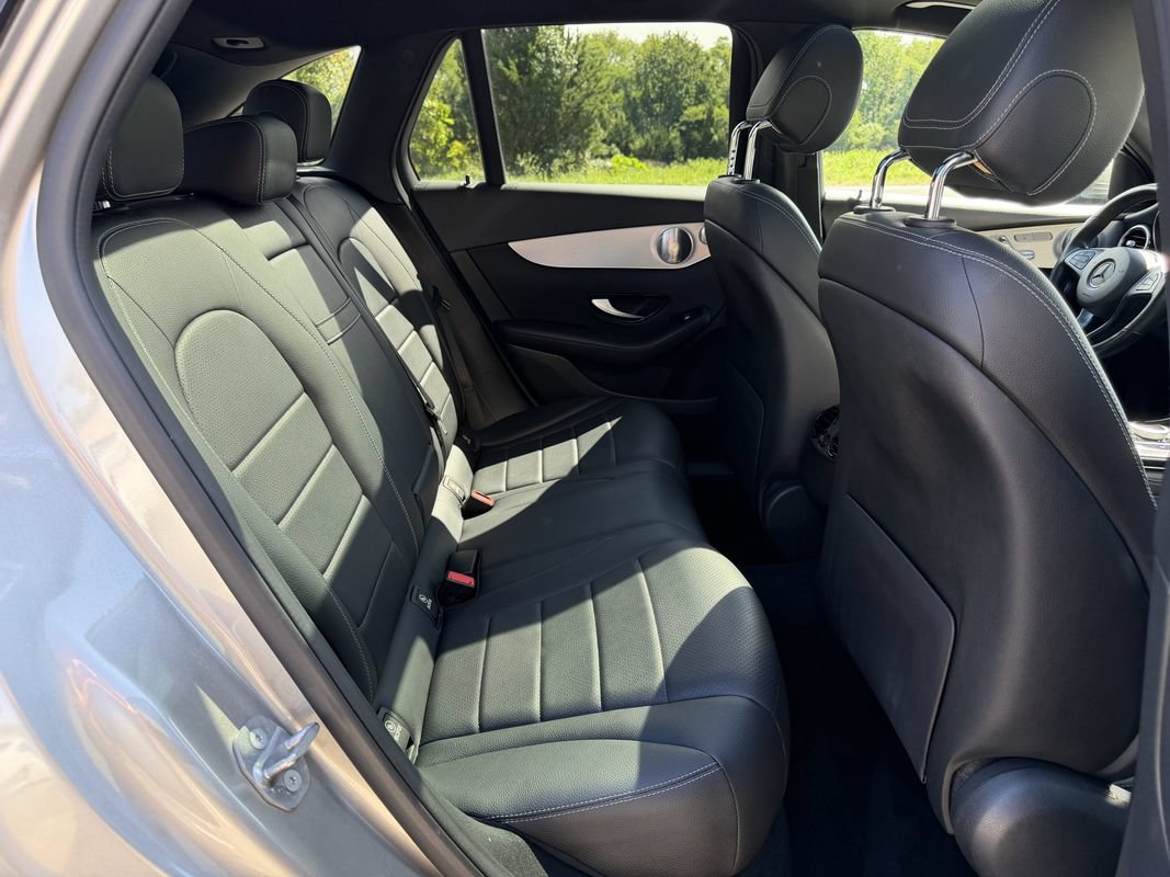 Used 2019 Mercedes-Benz GLC 300 4MATIC w/ Premium Package image 37