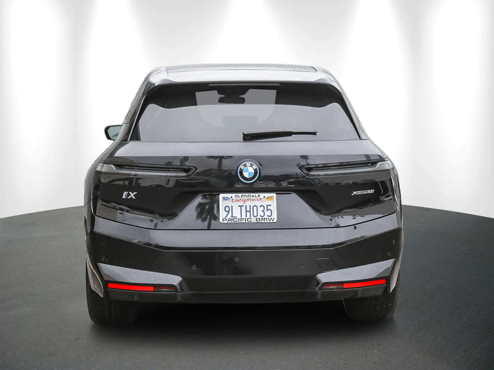 Used 2025 BMW iX xDrive50 w/ Premium Package image 5