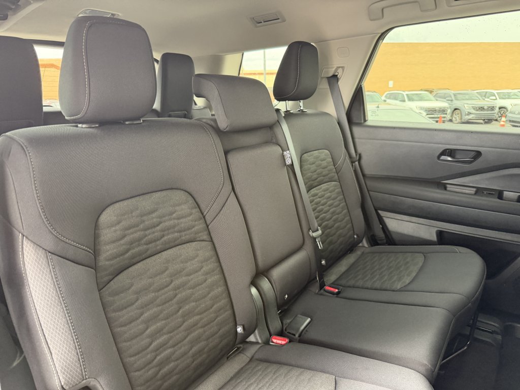 Used 2025 Nissan Pathfinder SV FWD image 37