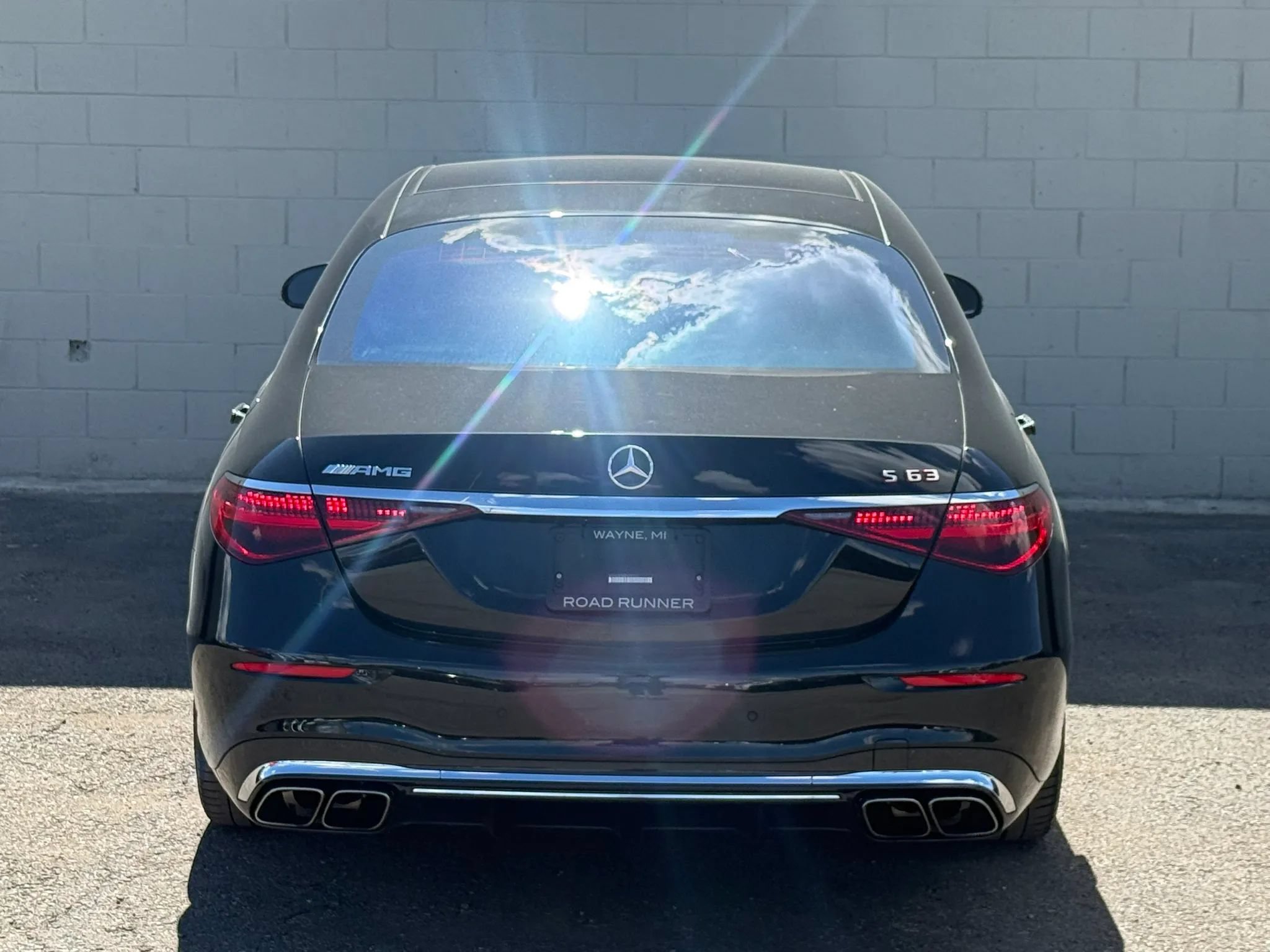 Used 2024 Mercedes-Benz S 63 AMG S w/ Carbon Fiber Exterior Package image 9