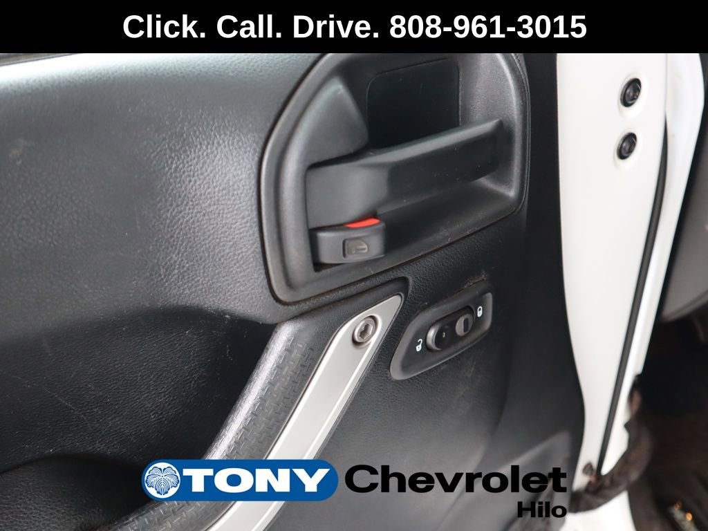 Used 2016 Jeep Wrangler Unlimited Sahara w/ Connectivity Group image 10