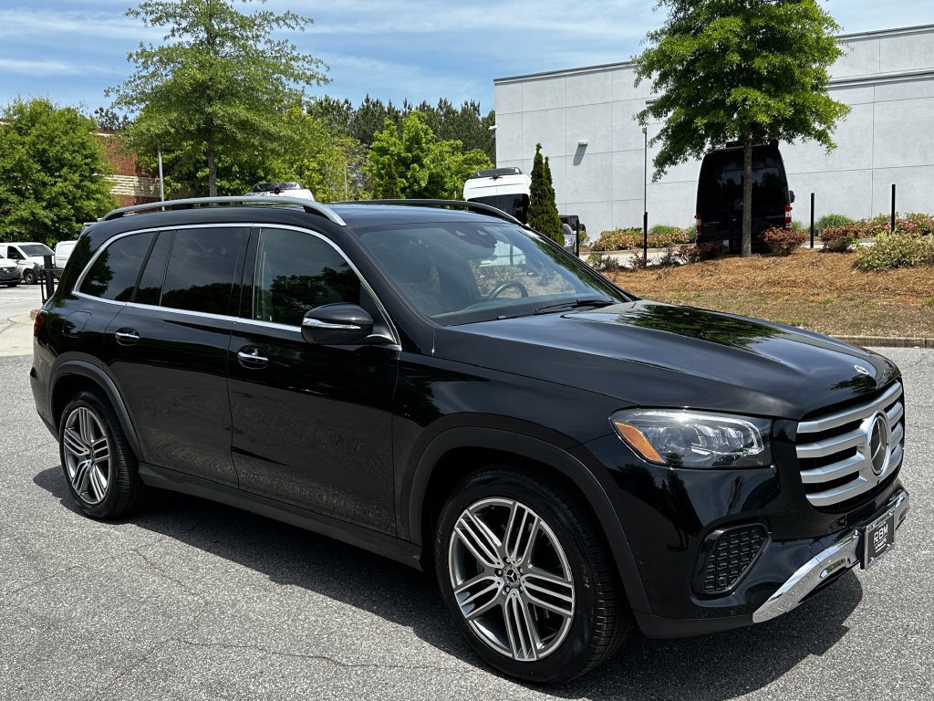 Used 2025 Mercedes-Benz GLS 450 4MATIC image 2