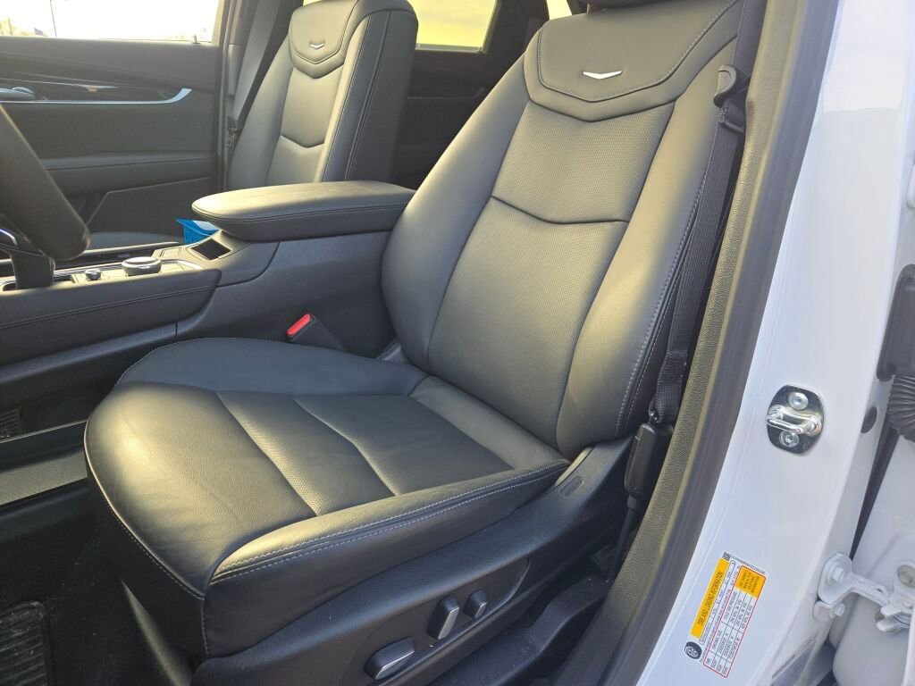 New 2025 Cadillac XT5 Premium Luxury w/ LPO, Blue Accent Package image 23