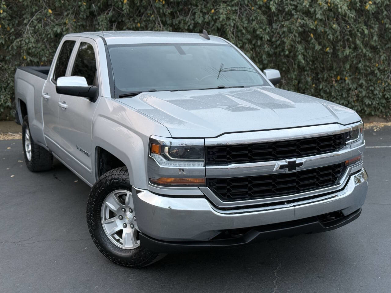 Used 2018 Chevrolet Silverado 1500 LT image 2