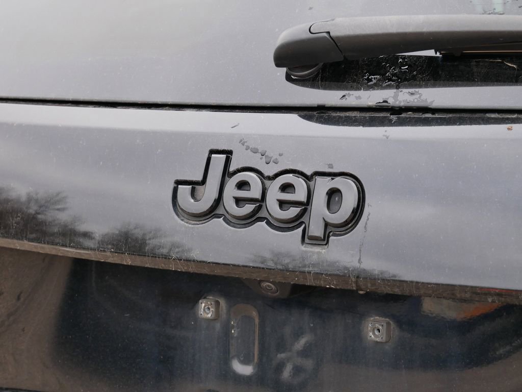 Used 2019 Jeep Grand Cherokee Altitude image 22