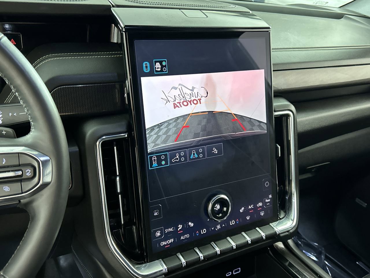 Used 2025 GMC Yukon Elevation image 17