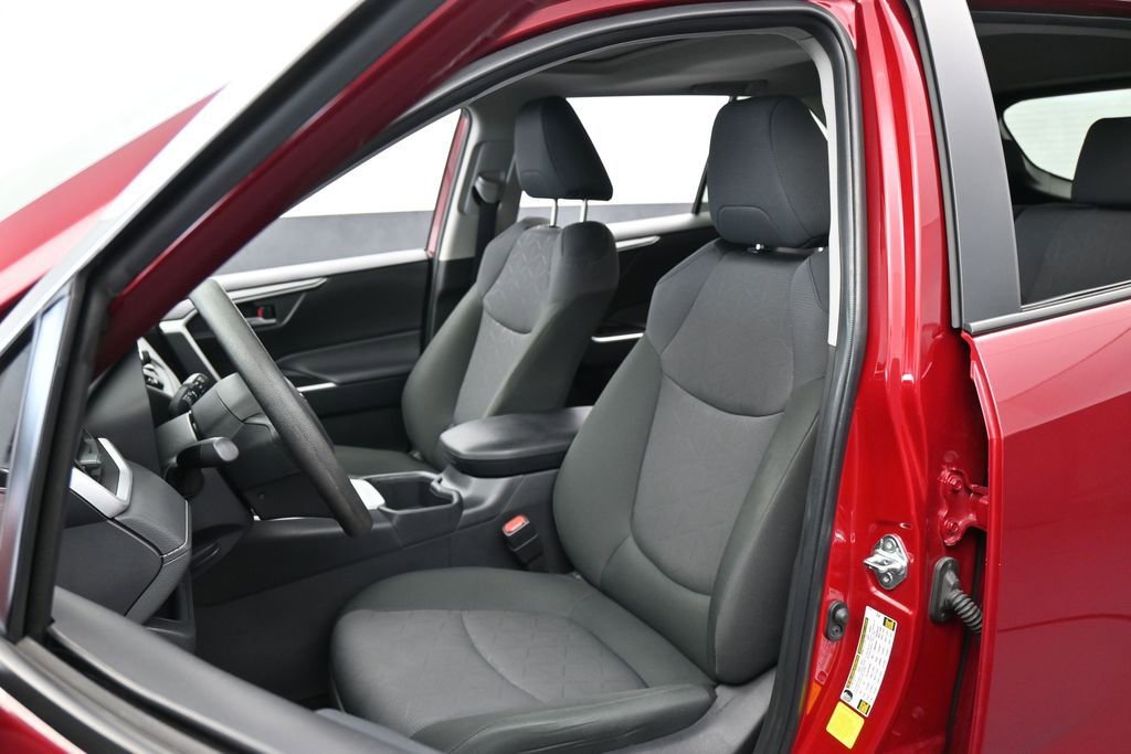Used 2025 Toyota RAV4 XLE w/ Convenience Package FWD image 10