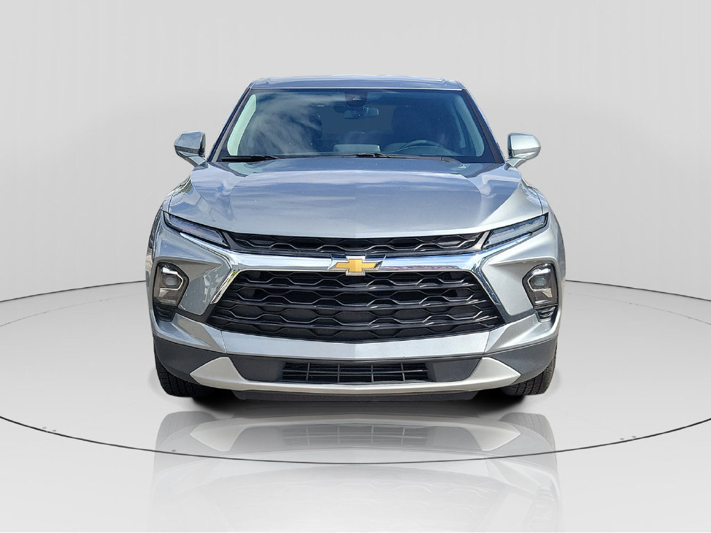 Used 2025 Chevrolet Blazer LT FWD image 2