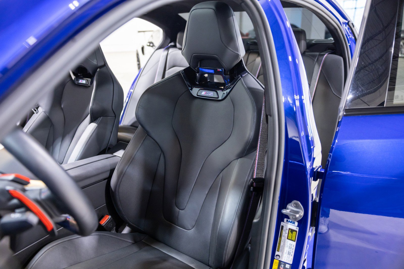 Used 2025 BMW M5 w/ Executive Package image 38