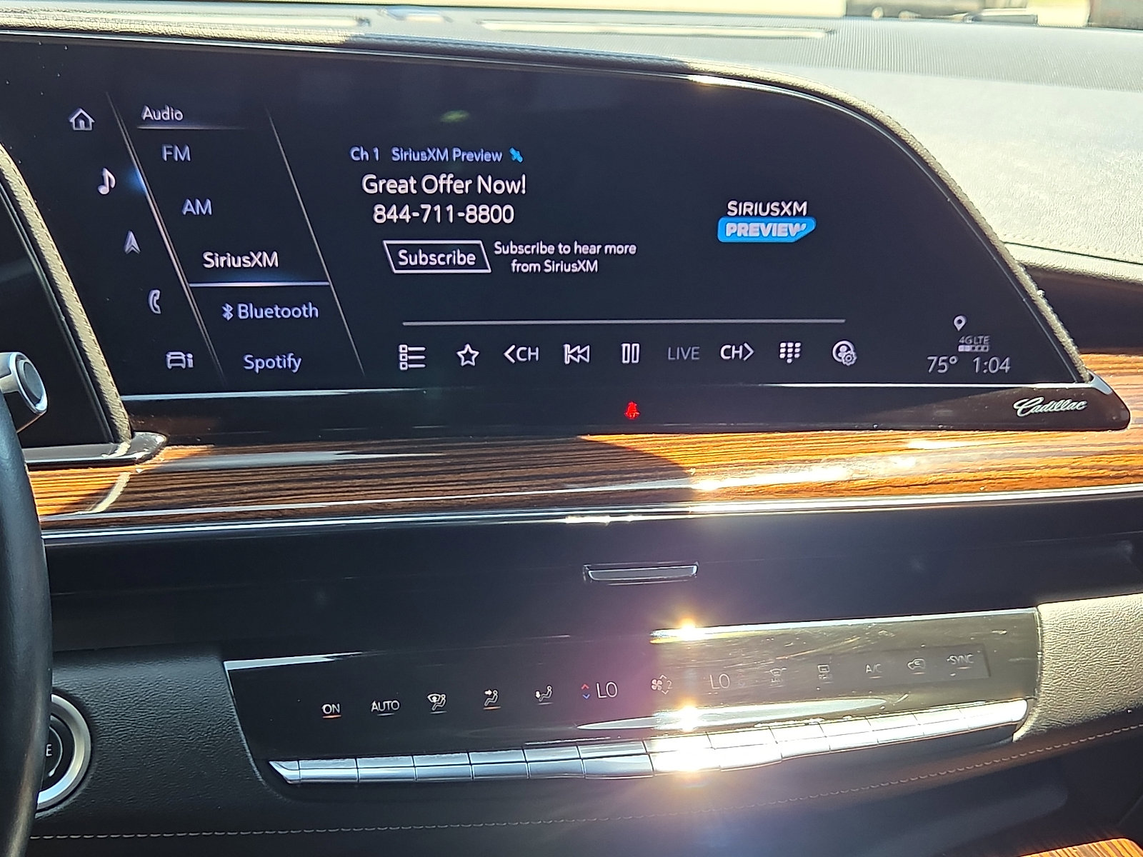 Used 2023 Cadillac Escalade ESV Premium Luxury AWD/4WD image 18