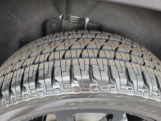 Used 2023 GMC Terrain SLE w/ Elevation Edition FWD image 9